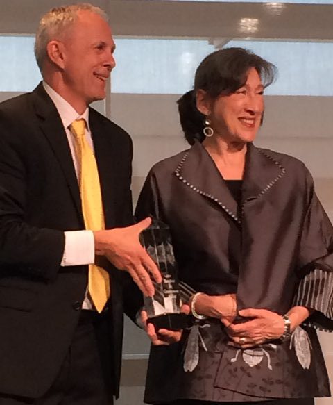 Sunshine in Government Initiative Coordinator Rick Blum presents OGIS founding Director Miriam Nisbet with the Sunshine in Government Award. (Photo by Carrie McGuire)